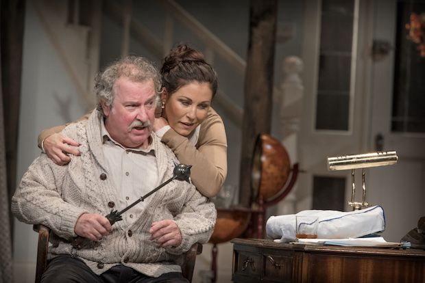 Deathtrap_Paul Bradley (Sidney Bruhl) and Jessie Wallace (Myra Bruhl) CREDIT James Beedham.jpg