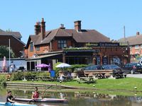 the-row-barge-pub-beer-garden-guildford.jpeg