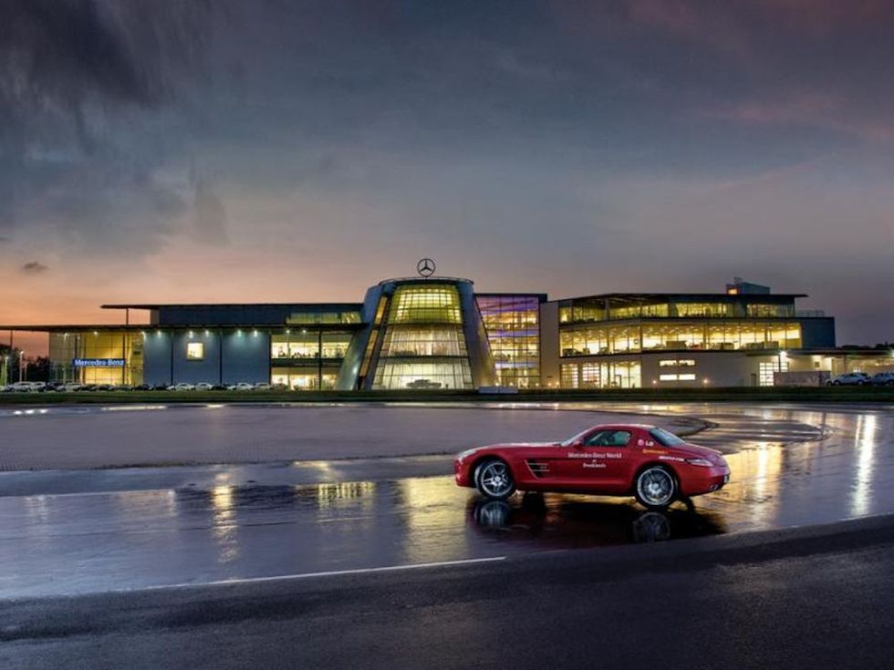 mercedes-benz-world-uk-weybridge.jpg