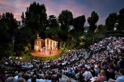 Auditorium_at_Regent's_Park_Open_Air_Theatre.jpg